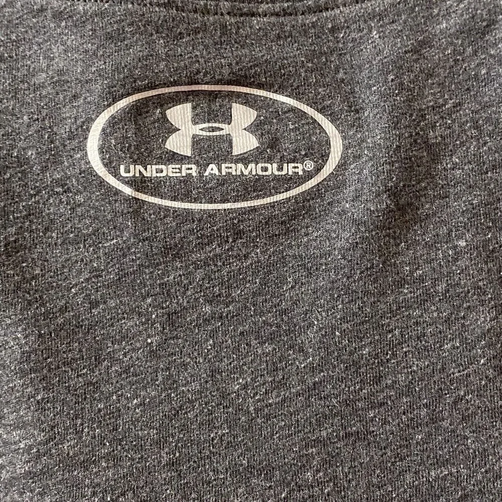 Under Armour Loose Heat Gear Football Big Logo Gray Short Sleeve T Shirt Sz YLG